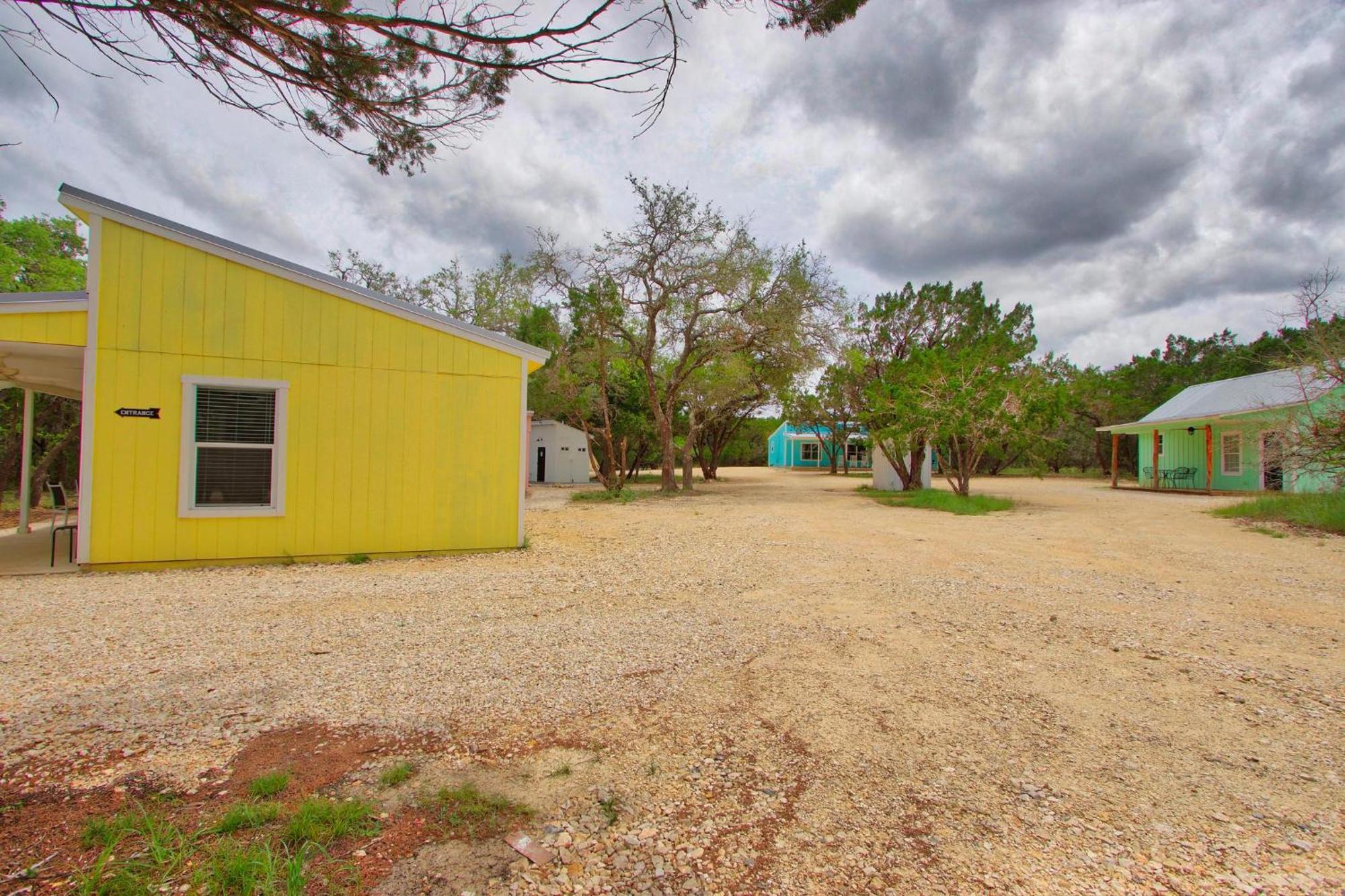 The Driftwoods - Yellow House Exterior photo